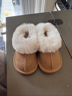 Kids Cozy Faux-Fur Lined Slippers - Chestnut
